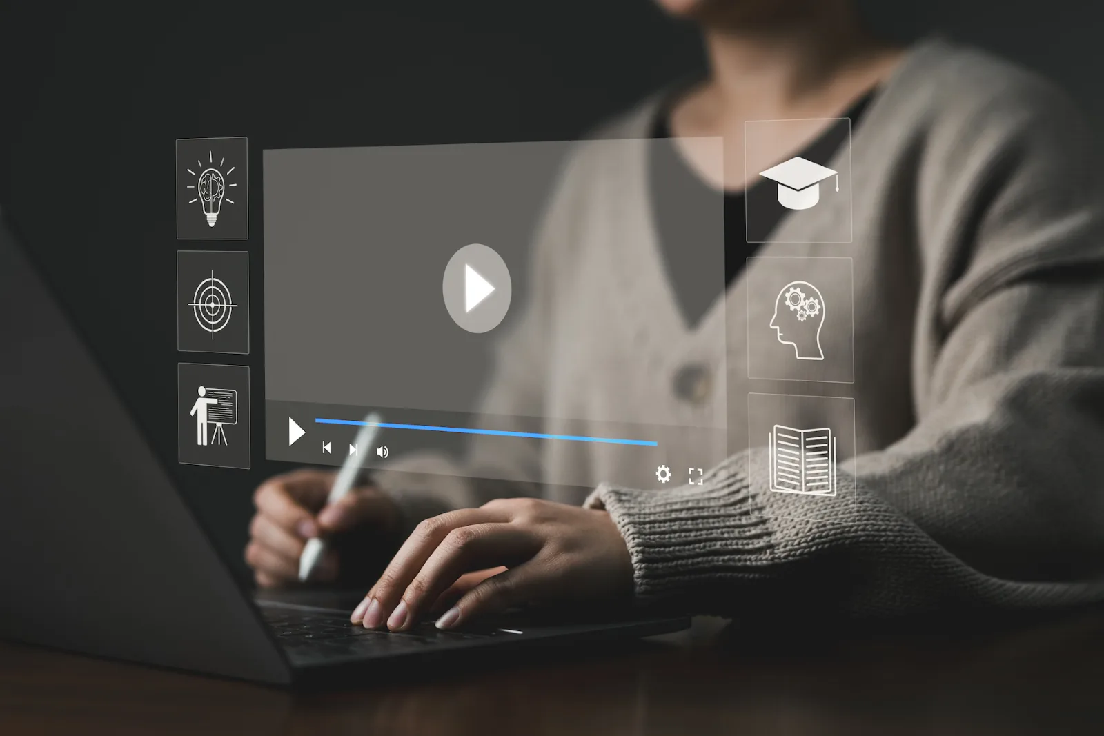 E-Learning am Laptop: Schulung und User Adoption mit JADE IT